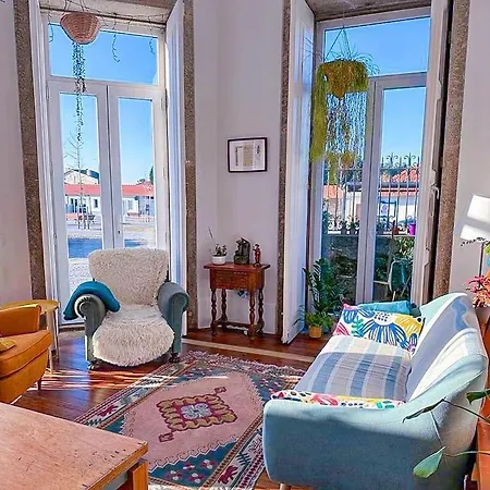 Casa Dos Caminhos De Santiago * Mosteiro (Vila do Conde)